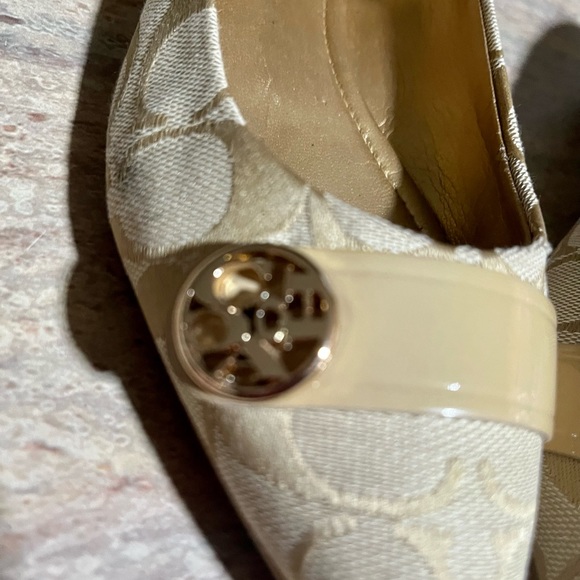 Coach Onida beige and gold monogram C pointy flat shoes - Picture 9 of 16